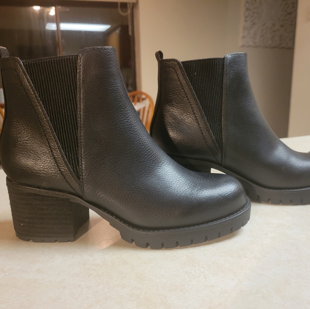 MIA chunky black ankle booties